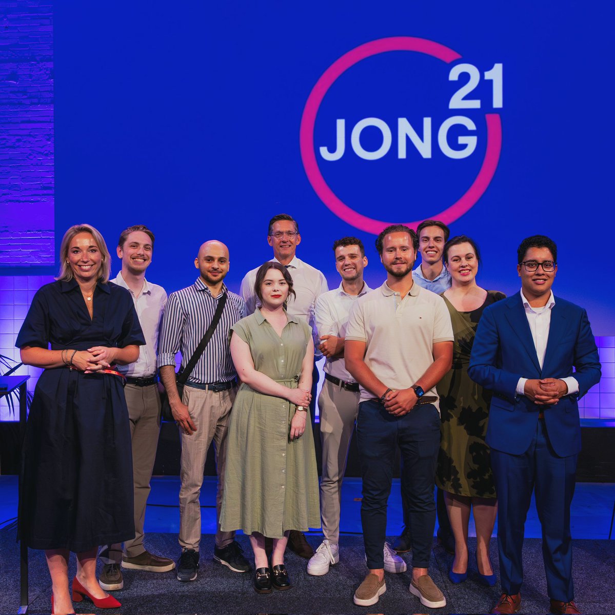 Afgelopen zondag waren wij als bestuur van JONG21 aanwezig bij de Algemene Ledenvergadering van JA21.

Tijdens deze ALV werd Joost Eerdmans officieel voorgedragen én gesteund als lijsttrekker voor de komende Tweede Kamerverkiezingen. Tegelijkertijd werd Ingrid Coenradie welkom