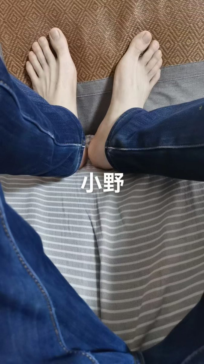 你选黑袜白袜还是光脚？