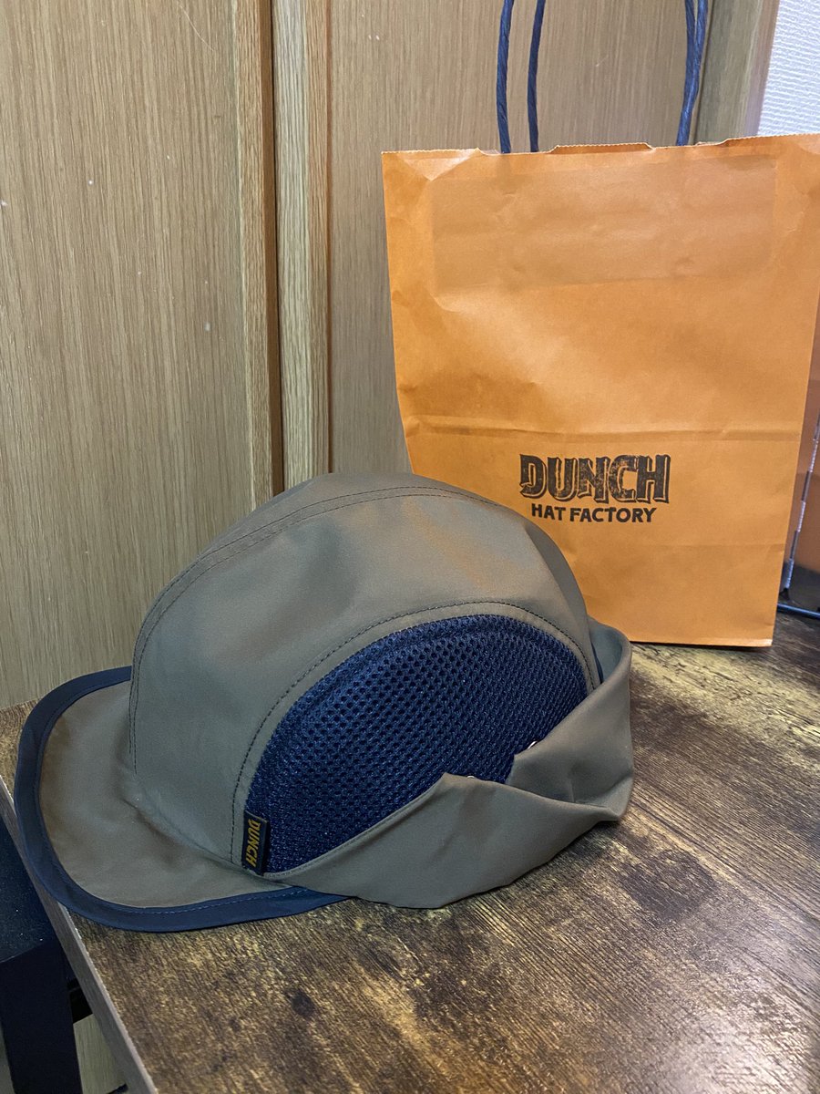81nzQg's tweet photo. 友人のお店で5個目の帽子をゲット🧢
手作りでお洒落かつ機能性も兼ね備えてる最強帽子😆
日差しが強い時は首元も隠せるので釣りとかアウトドアで大活躍間違いなし‼️
#DUNCH
#帽子
#普天間 https://t.co/gvsx7Ec92g