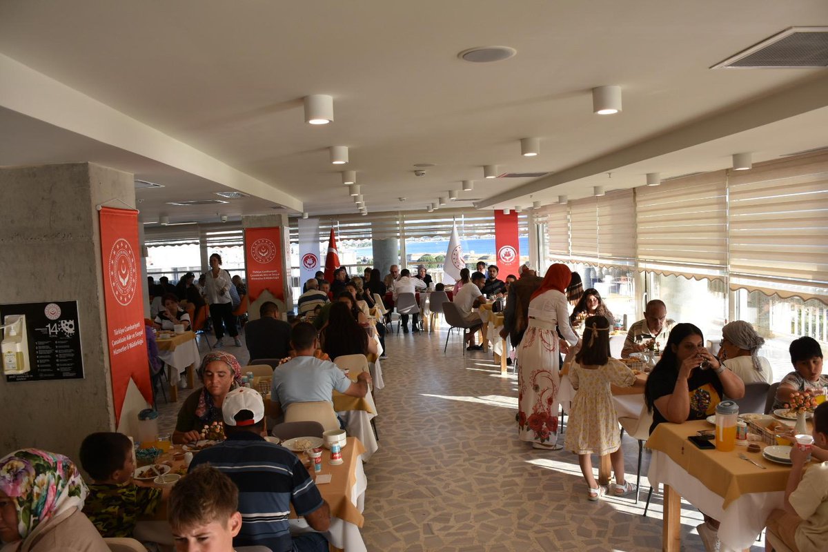 Sosyal Yardımlar Genel Müdürlüğü (@ashb_sygm) on Twitter photo Çanakkale’de “Aile Yılı” Coşkusu
Aile Yılı kapsamında düzenlenen etkinlikte, şehitler anıldı; aileler birlikte anlamlı zaman geçirdi.
Haberin detayları:
aile.gov.tr/sygm/haberler/…
<a href="/MahinurOzdemir/">Mahinur Özdemir Göktaş</a>
<a href="/LemanYenigunAk/">Leman Yenigun</a>
<a href="/tcailesosyal/">T.C. Aile ve Sosyal Hizmetler Bakanlığı</a>
#aileyılı
#AilemizGeleceğimiz Çanakkale’de “Aile Yılı” Coşkusu
Aile Yılı kapsamında düzenlenen etkinlikte, şehitler anıldı; aileler birlikte anlamlı zaman geçirdi.
Haberin detayları:
aile.gov.tr/sygm/haberler/…
<a href="/MahinurOzdemir/">Mahinur Özdemir Göktaş</a>
<a href="/LemanYenigunAk/">Leman Yenigun</a>
<a href="/tcailesosyal/">T.C. Aile ve Sosyal Hizmetler Bakanlığı</a>
#aileyılı
#AilemizGeleceğimiz