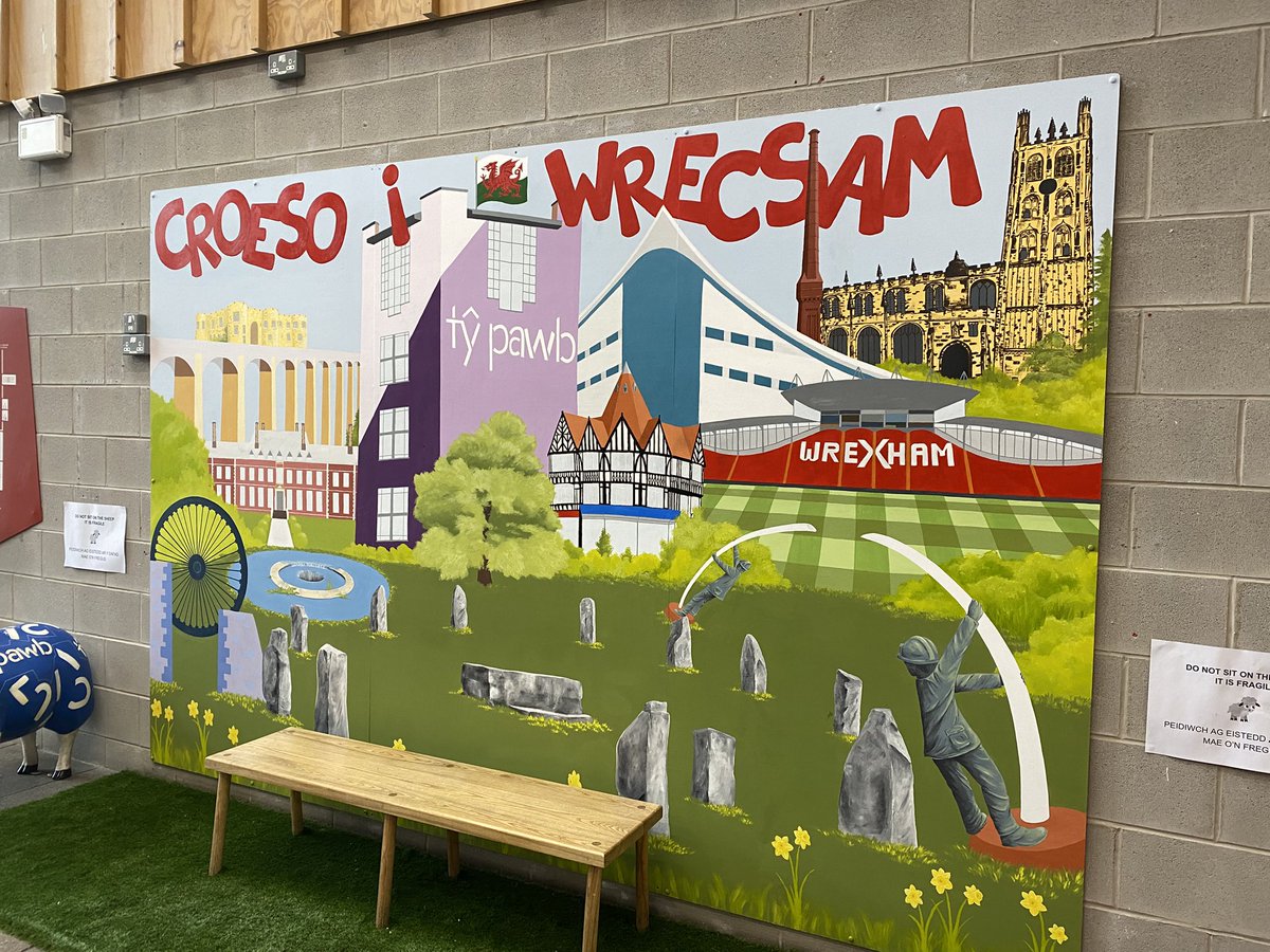 CreuddynDaear's tweet photo. Dysgwyr Daearyddiaeth TGAU blwyddyn 10 @ysgolycreuddyn yn brysur yn casglu data trefol yn ninas Wrecsam. https://t.co/XkZeOYC5Lb