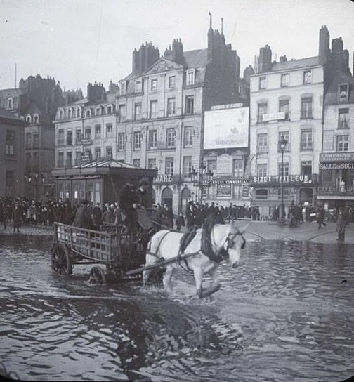 #Nantes, place du Commerce, les inondations. La Loire déborde #Bretagne 1910