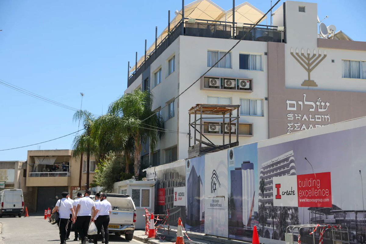 Kıbrıs'a yerleşmek Mossad operasyonu!..

Güney Kıbrıs'ta Larnaka ve Limasol'a İsrailli akını oldu. İki şehirde yaşayan İsrailli sayısı 10 bini geçti. Şehirlerde yaşayan Rumların yerini, İsrailliler almaya başladı.

Bu değişim Rum muhalefetini ve medyasını da rahatsız etmeye devam