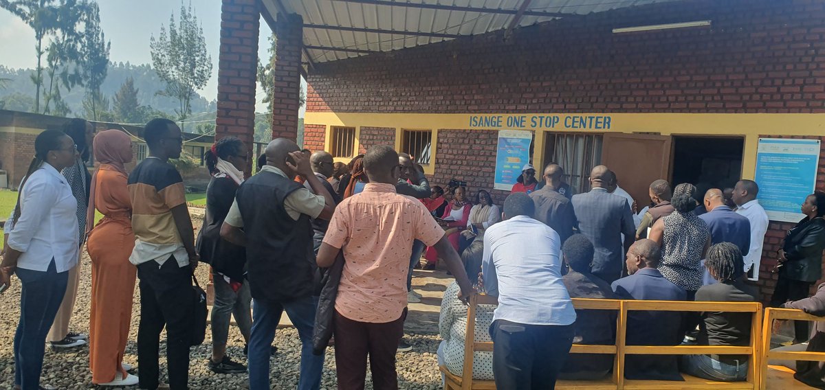 SowingHandRW's tweet photo. This Morning, the FPGBV Sub-Cluster under @RwandaGender coordination is visiting Isange One Stop Center at Ruhengeri Hospital. Participant Organizations are learning how to be successful in preventing the GBV, responding and integrating victims. https://t.co/vbmUod86Tl