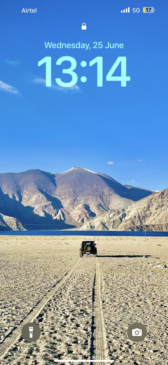 ItsMudit's tweet photo. @ShivrattanDhil1 @Jeep @JeepIndia My wallpaper now @ShivrattanDhil1 😊 https://t.co/xcZcfuNZZb