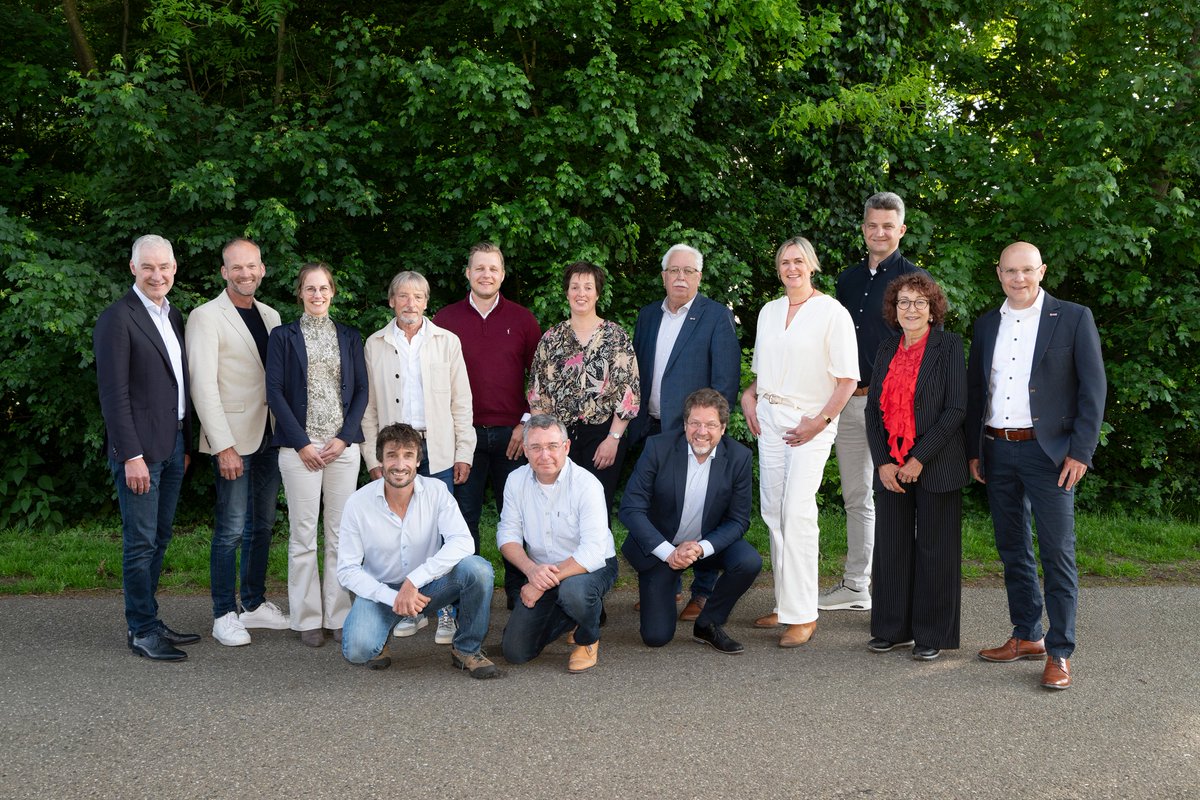 Sinds de officiële aftrap in 2024 is het LEADER-programma in de Liemers voortvarend van start gegaan. 
In het eerste jaar meldden zich 32 initiatiefnemers met projectideeën, waarvan er uiteindelijk zes mochten pitchen voor de Lokale Actie Groep (LAG). liemerseambassade.nl/tevredenheid-i…