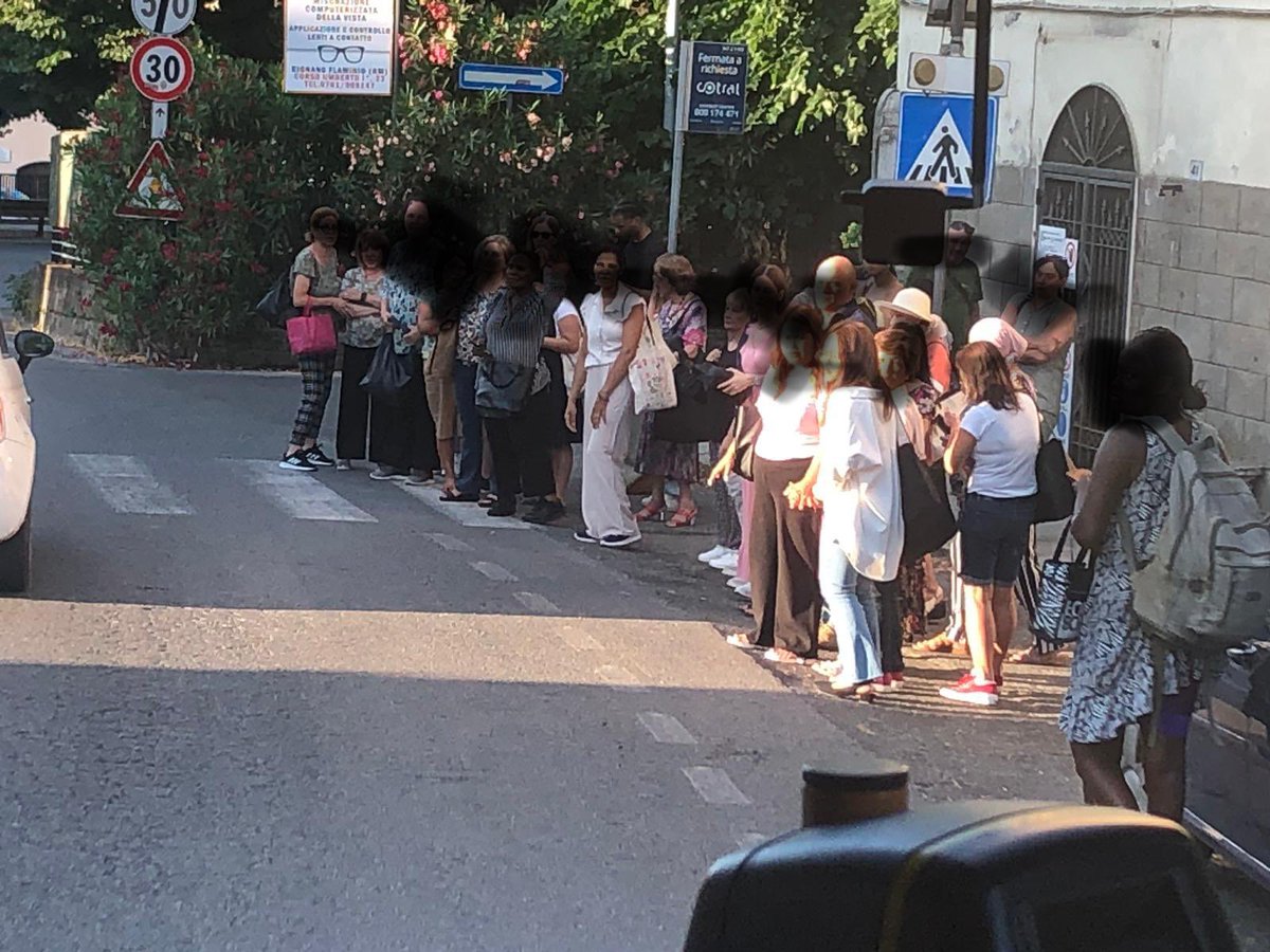 <a href="/BusCotral/">Cotral</a> per qualche motivo la navetta da Catalano per Montebello ore 6.50 é soppressa? Provate voi a prendere un treno e scendere a morlupo ed aspettare le navette per Montebello, l’altro giorno l’attesa é stata di 50 minuti. Ovviamente tutti prendono l’unico bus che arriva a Monteb.