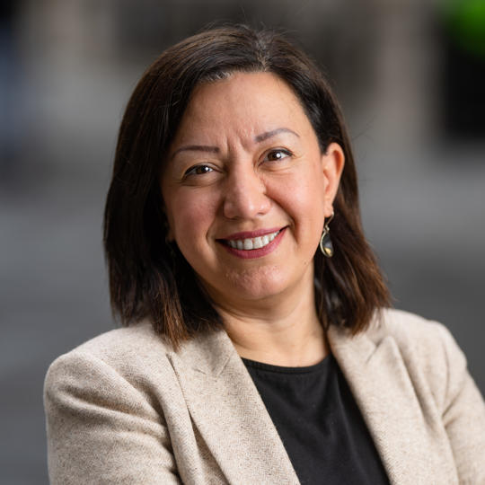 Este es el poema completo que recita la chica del video, si, estremece Rafeef Ziadah,  periodista y poeta libanesa de origen palestino. leedlo, estremece.   yered.art/playground/05-…