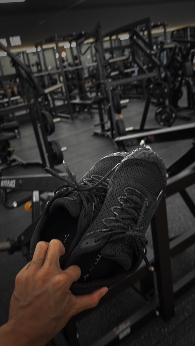 筋トレの時
ランニングの時

整形外科的疾患になるリスクを最小限に。
物にはとことんこだわる👟