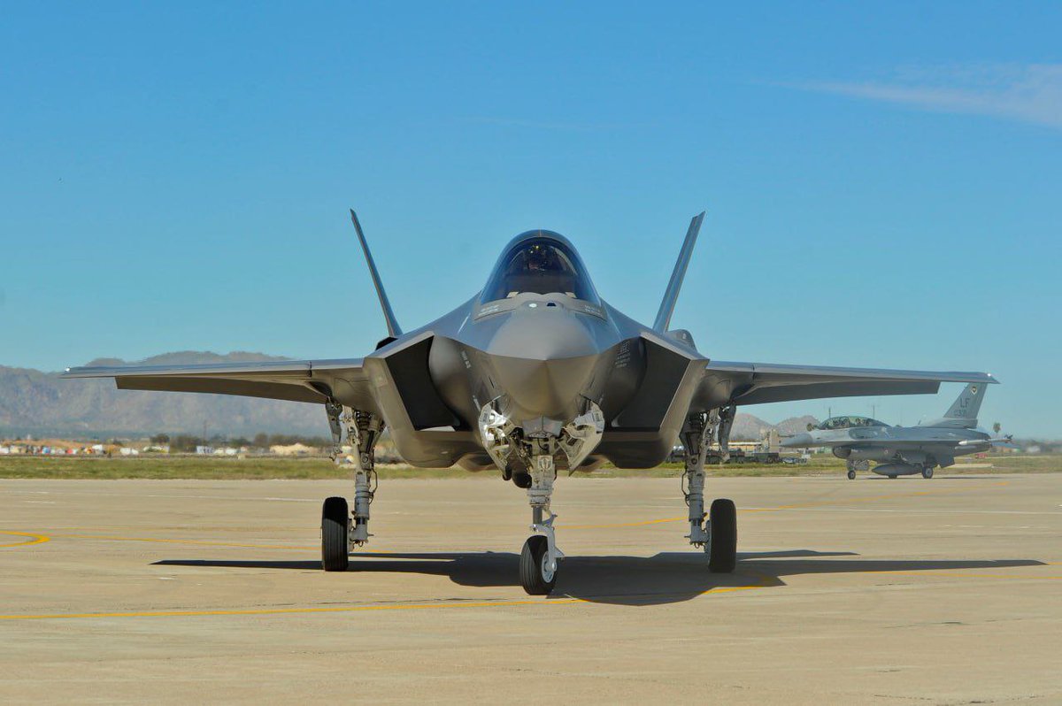 Wasifvibes's tweet image. 🇬🇧 The UK government has decided to buy 12 F-35A fighter jets, which are capable of carrying nuclear bombs.
Downing Street has described this as “the biggest change to the UK’s nuclear strategy in a generation”.
#F35 #UK #London