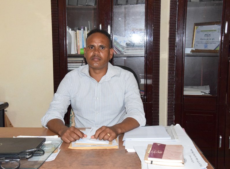 “ቅነ ውዳበታት፡ ንተራ መንእሰያት ኣብ ልምዓትን መኸተን ማእከል ገይሩ ዝዳሎ እዩ” - መንእሰይ ተኽለ ዘርአ
ኣብርሃም ዘርአ (ወዲ ሃለቃ)

ኩለን ንኡሳን-ዞባታት ዝተሳተፋኦ መዛዘሚ ቅነ-ውዳበታት ሃማመተኤ ዞባ ጋሽ ባርካ ካብ 2 ክሳብ 3 ሰነ 2025፡ ኣብ