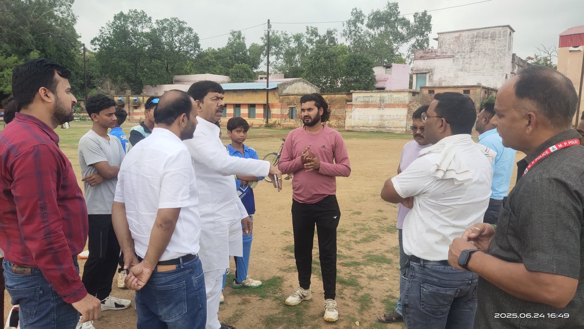 PradeepJGudda's tweet photo. आज नगर के सिवि�� क्लब मैदान में हो रहे निर्माण कार्यों का निरीक्षण किया। इस दौरान संबंधित अधिकारियों को निर्माण कार्य शीघ्र पूर्ण करने का निर्देश दिया। https://t.co/6qL7Crxyxu
