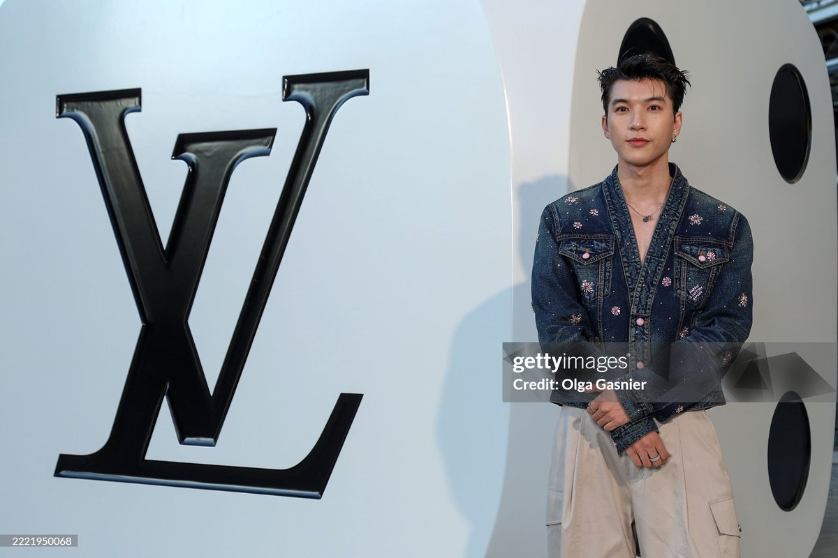 fchieuthuhai's tweet photo. HIEUTHUHAI is the pride of SUNDAYs. You're excellent, and we always trust in you. Keep going mah boy  ❤️‍🔥

@LouisVuitton 
HIEUTHUHAI in Paris for LVMenSS26 #HIEUTHUHAIxLVMenSS26 https://t.co/KiZRDu7tJc