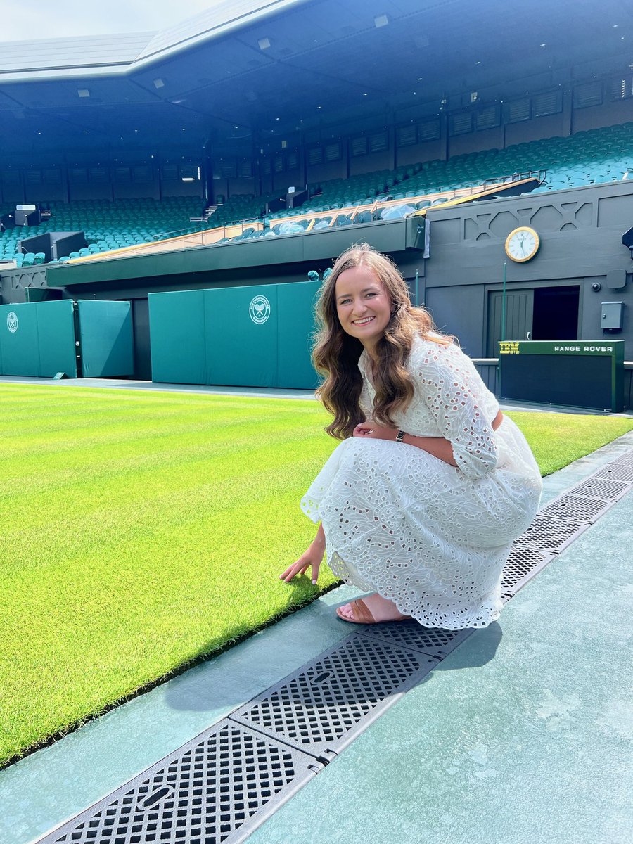 BKrejcikova's tweet photo. Got a chance to hold the most beautiful trophy in the most beautiful club again. 🥰

@Wimbledon https://t.co/dw1e3Uc3bb
