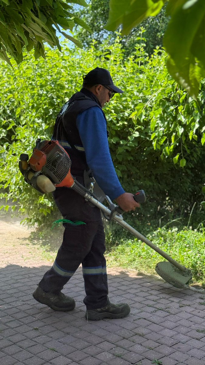 Parklarımızın temizlik, bakım ve çim biçme işlerini kesintisiz sürdürüyoruz.

#AkyurtBelediyesi