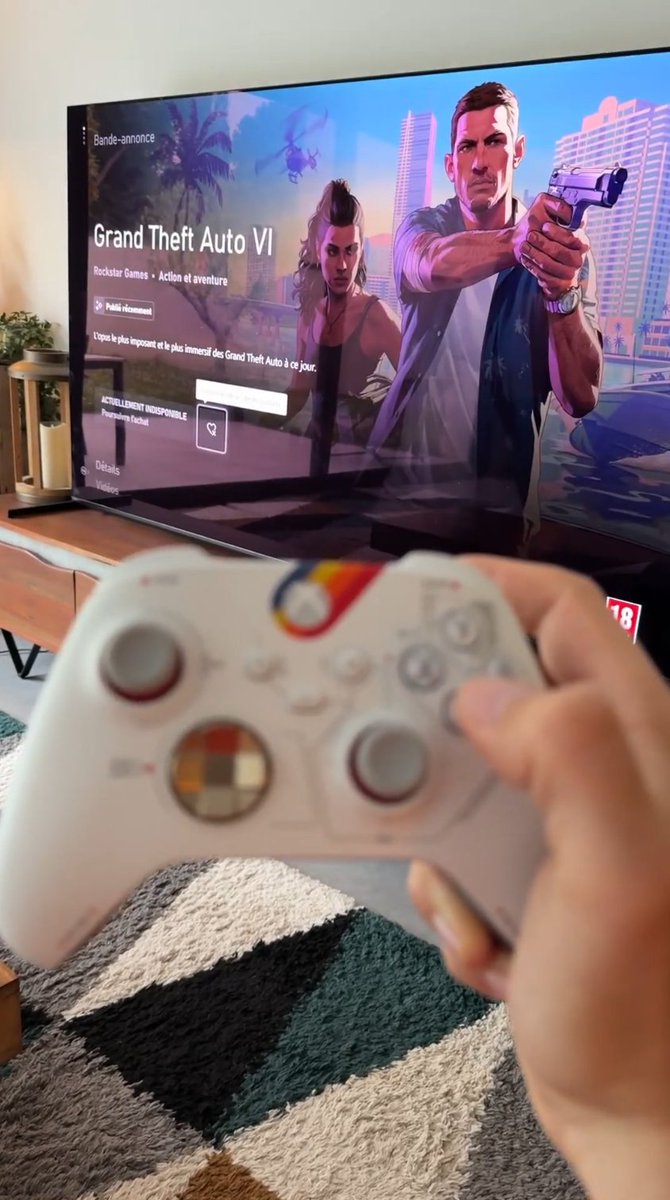 JulienChieze's tweet photo. GTA 6 est arrivé sur XBOX 😍 https://t.co/IgoGQHGmOv https://t.co/4kIFFV1P9O