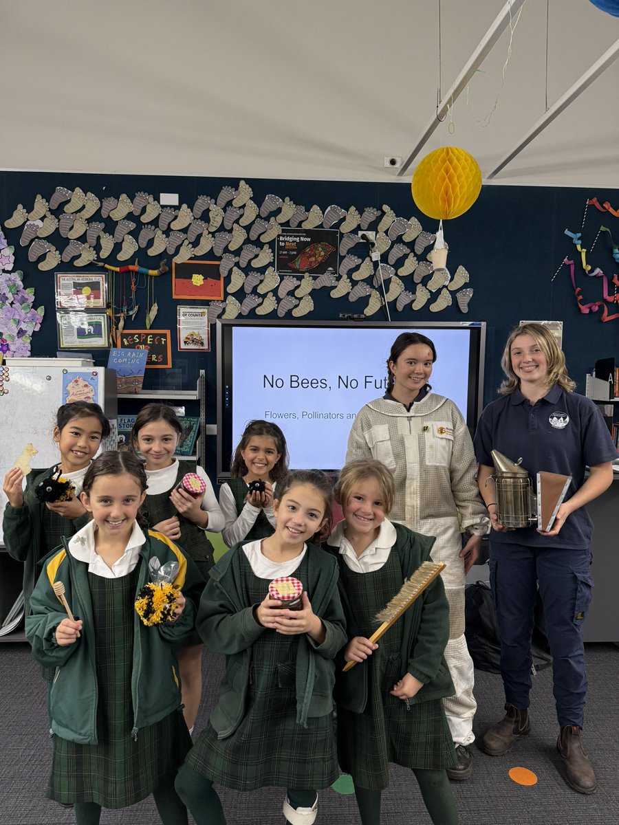 How fabulous is this- when our AgSTEM students become the instructional leaders in learning for primary students. AgSTEM at Taren Point PS - HPGE in action <a href="/NSWEducation/">NSW Dept of Education</a> <a href="/mccallumtp/">Tim McCallum</a> <a href="/dizdarm/">Murat Dizdar</a> #HPGE