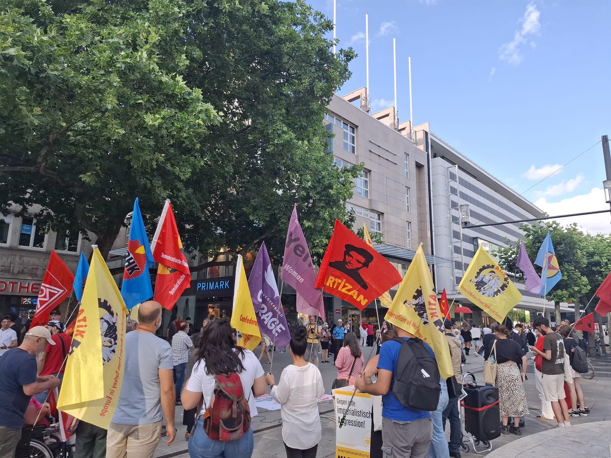 Am Montag waren wir auf den Straßen, gegen die Kriege der Reaktionärenkräfte - für den gemeinsamen Kampf der Völker! 

#iran #ydg #antifa #antiimp #organisierediezukunft #gelecegiörgütle