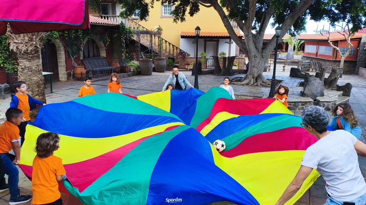 Juntas En la misma dirección tweet media