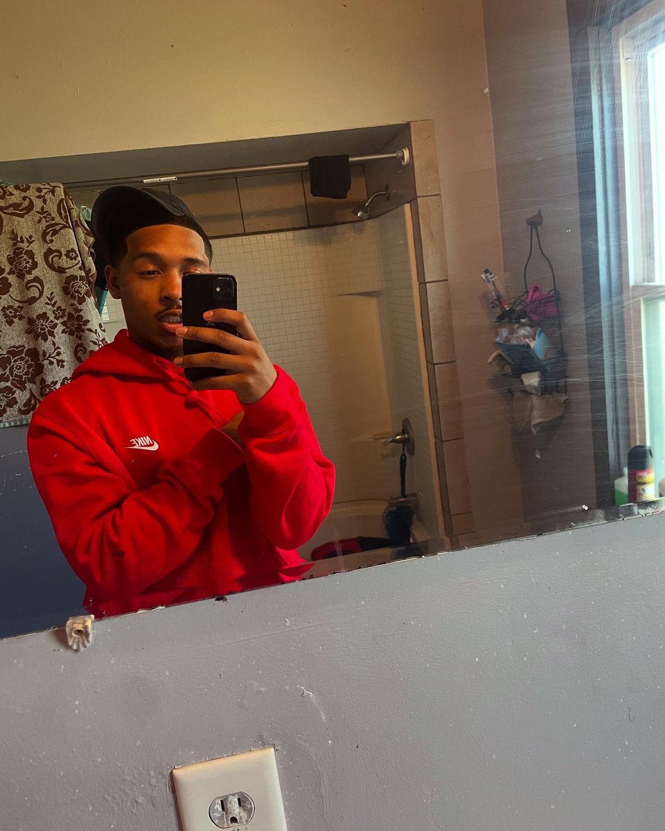 DFT414's tweet image. Any studs that know how to hoop ? #mke #hoopsession #linklater #cardio