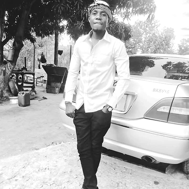 AguMwalwayo's tweet image. My first car ilikua brevis mwaka 2017 hapo chuo nimemaliza 2015.