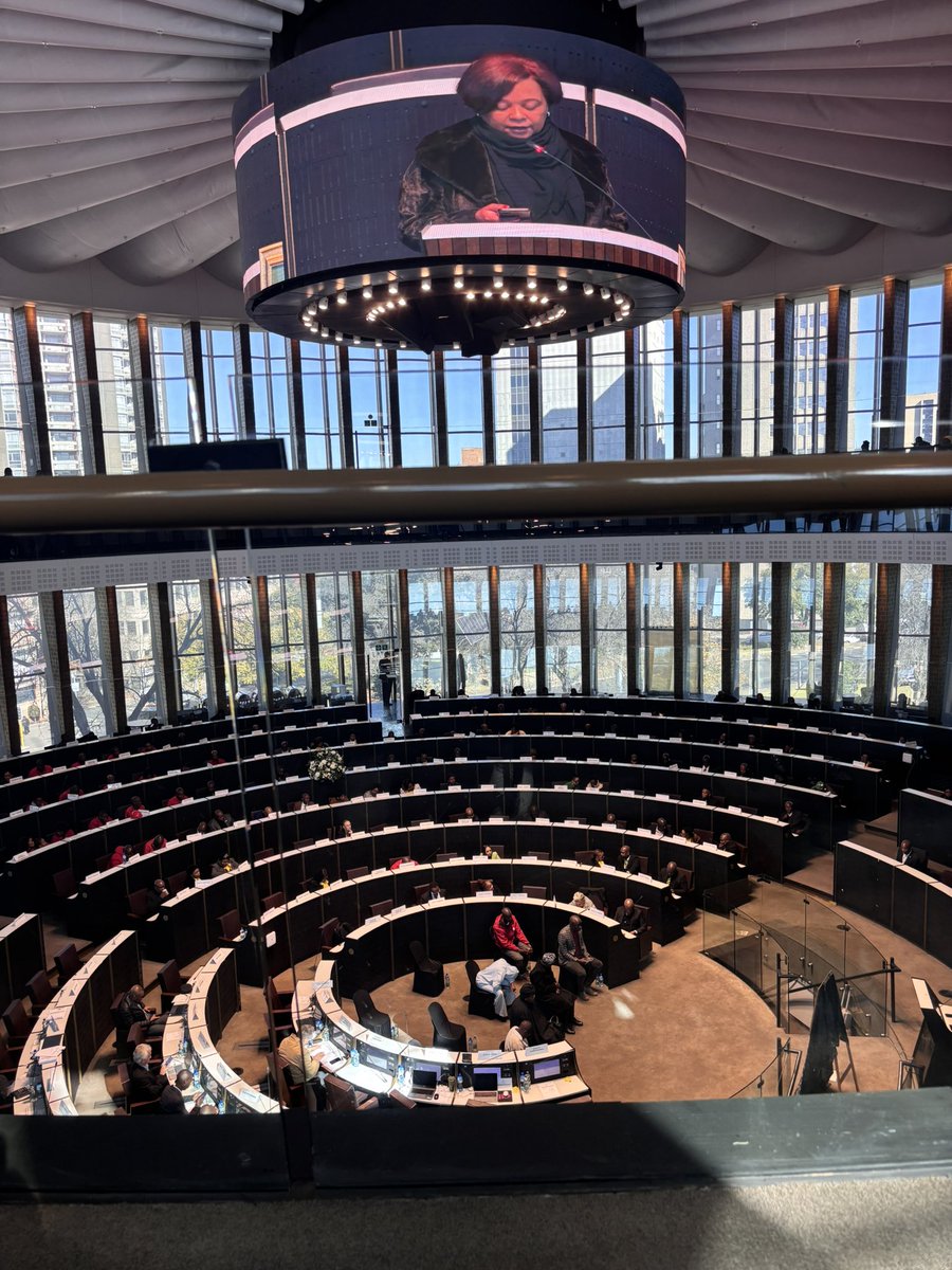 Before we kick off the 31st Ordinary Council Meeting, we hold a special sitting in honour of the late Cllr Thulani Buthelezi — a dedicated public servant who served his community with commitment and heart. 🕊️ #JoburgCouncil