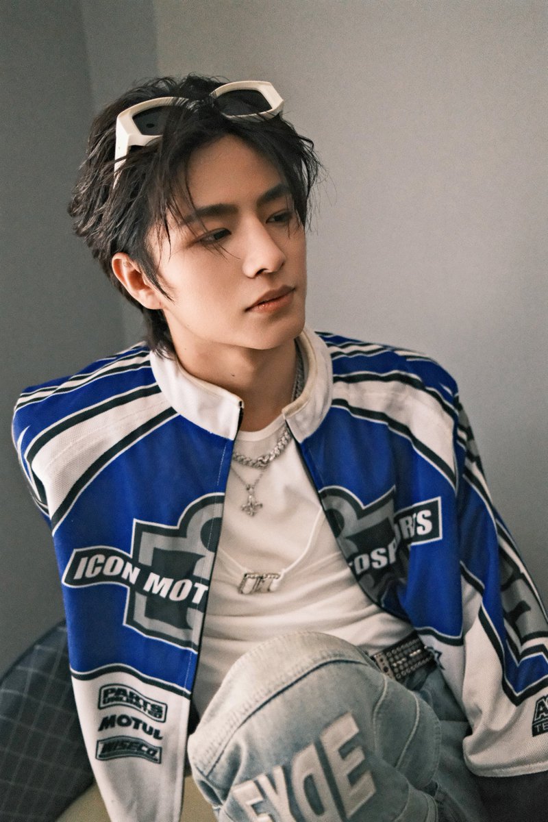 LEV_Official_'s tweet photo. 아직 조금 남았어요📦

#LEV #레비 #レビ
#WANGZIHAO #왕즈하오 #王子浩 #ズハオ https://t.co/A3Tld8dd5c