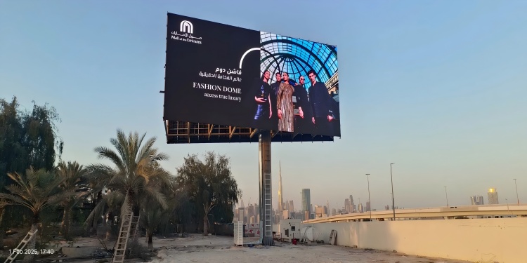 spinworkz_SIA's tweet image. #INFiLED and GroupPlus Media have turned Dubai’s Al Khail Road into a digital landmark. Designed to defy heat, dust, and glare, the new LED display is reshaping outdoor advertising in the GCC. Read how it was done: ow.ly/v8FE50WfQwi

 #DubaiInnovation #TechInAdvertising