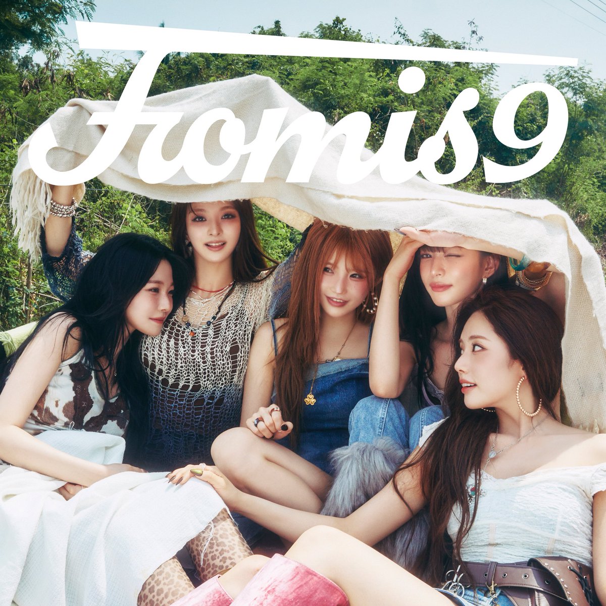 f9_lover's tweet photo. #눈맞추는_순간_LIKE_YOU_BETTER
#ITs_From_Our_20s 
프로미스나인 컴백 축하해!! https://t.co/i6LNS6DMf1