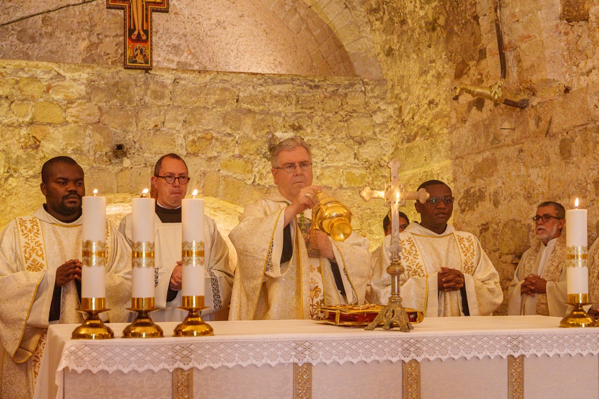 custodiaTS's tweet image. In Ain Karem, nestled among the hills west of Jerusalem, the Custody of the Holy Land celebrated the solemnity of the Nativity of Saint John the Baptist.
Read the full article here: custodia.org/en/news/the-vo…