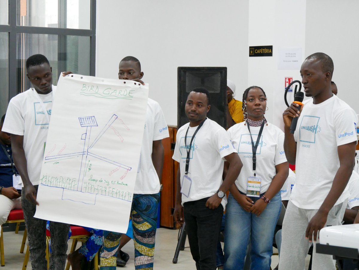 PNUDBenin's tweet photo. 🌱 Clap de fin pour le #unleashhack organisé par #UniPod & UNLEASH sur le thème :" Promouvoir les technologies intelligentes pour une agriculture durable au Bénin ".
Des solutions sur :
🔸 Applis mobiles
🔸 Irrigation solaire
🔸 IA contre les ravageurs
🔸 Fertilité des sols https://t.co/W3EZmH38ma