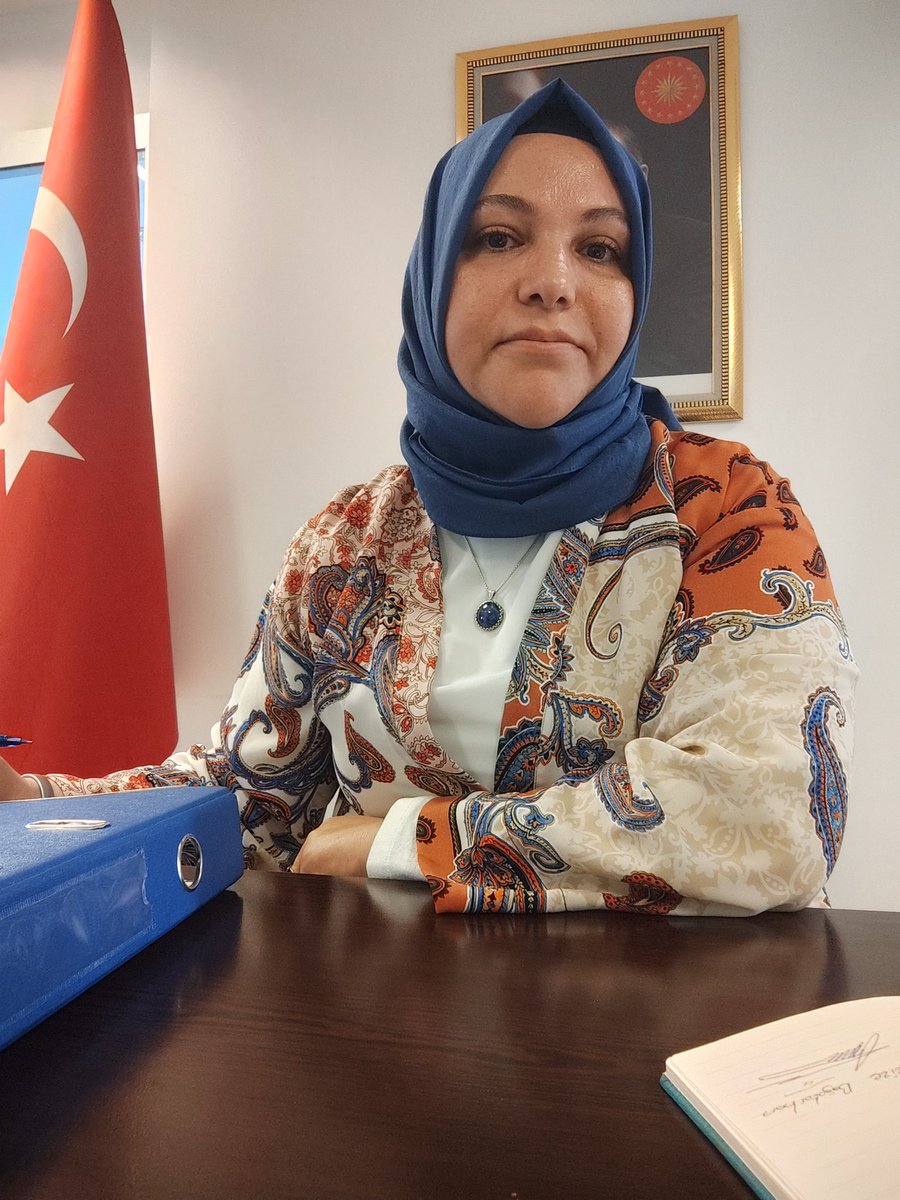 Bugün AK Parti İl Başkanlığı binasında nöbetteyim. Çayımız hazır, gönlümüz açık ☕
Yolu düşen, uğrayabilecek tüm dostları 4. kata beklerim. 🌿