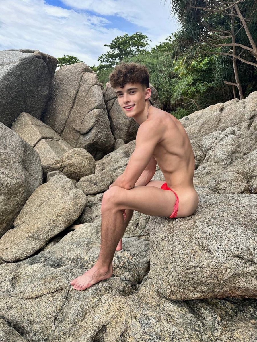 RomeotwinkX's tweet photo. Follow if you want some outdoor fun with me 🥵 https://t.co/ihFd2pARf0 https://t.co/2cqYlb5lCR