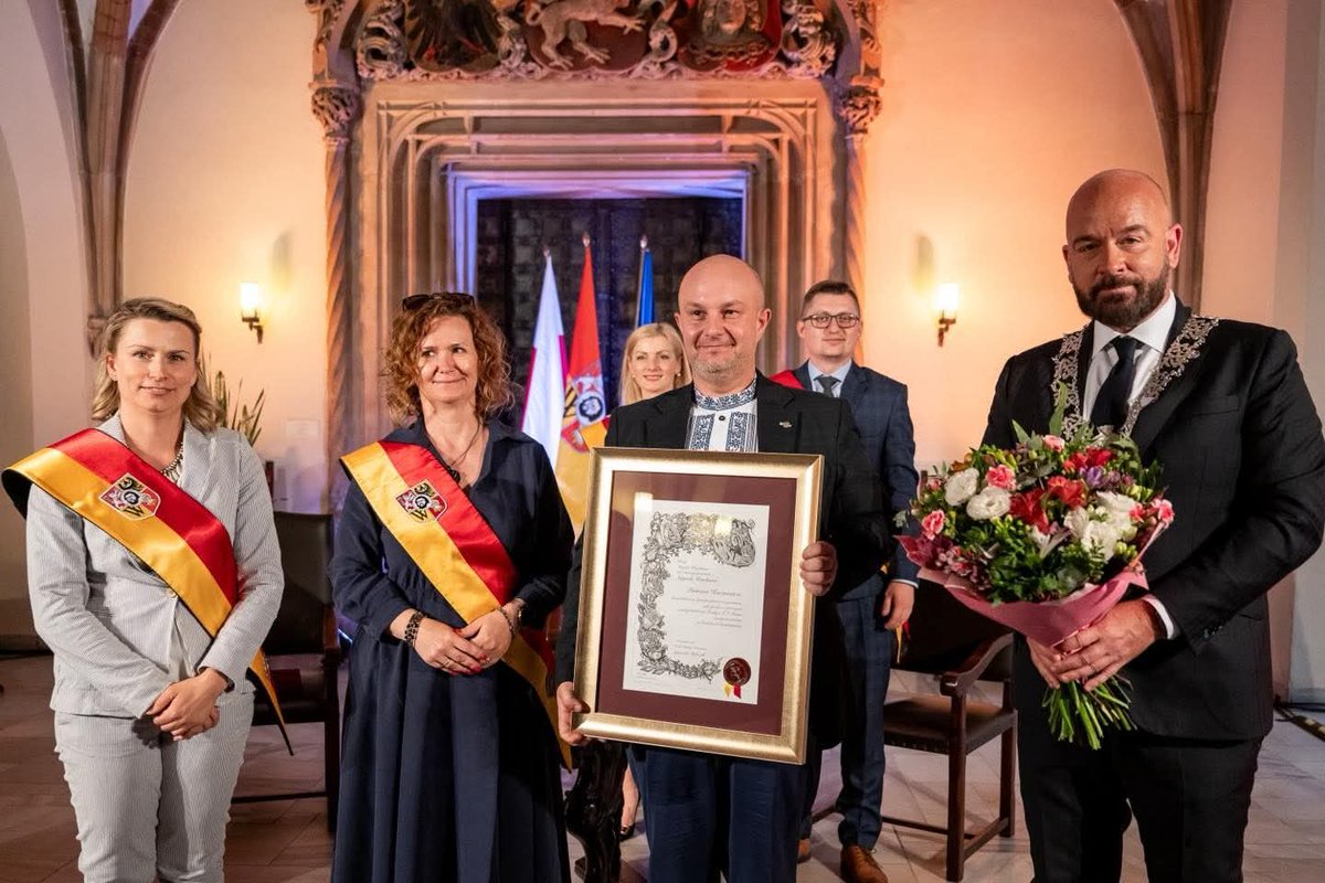 🏆 Nagrody Prezydenta Wrocławia rozdane! Gratulacje! 👏

💪 Wczoraj przyznane zostały Nagrody Prezydenta Wrocławia. Ogromne gratulacje dla wszystkich wyróżnionych osób i organizacji! 

💚 Szczególnie cieszy mnie to, że wśród wyróżnionych znaleźli się Piotr Kaszuwara 🇺🇦✌️, ruch