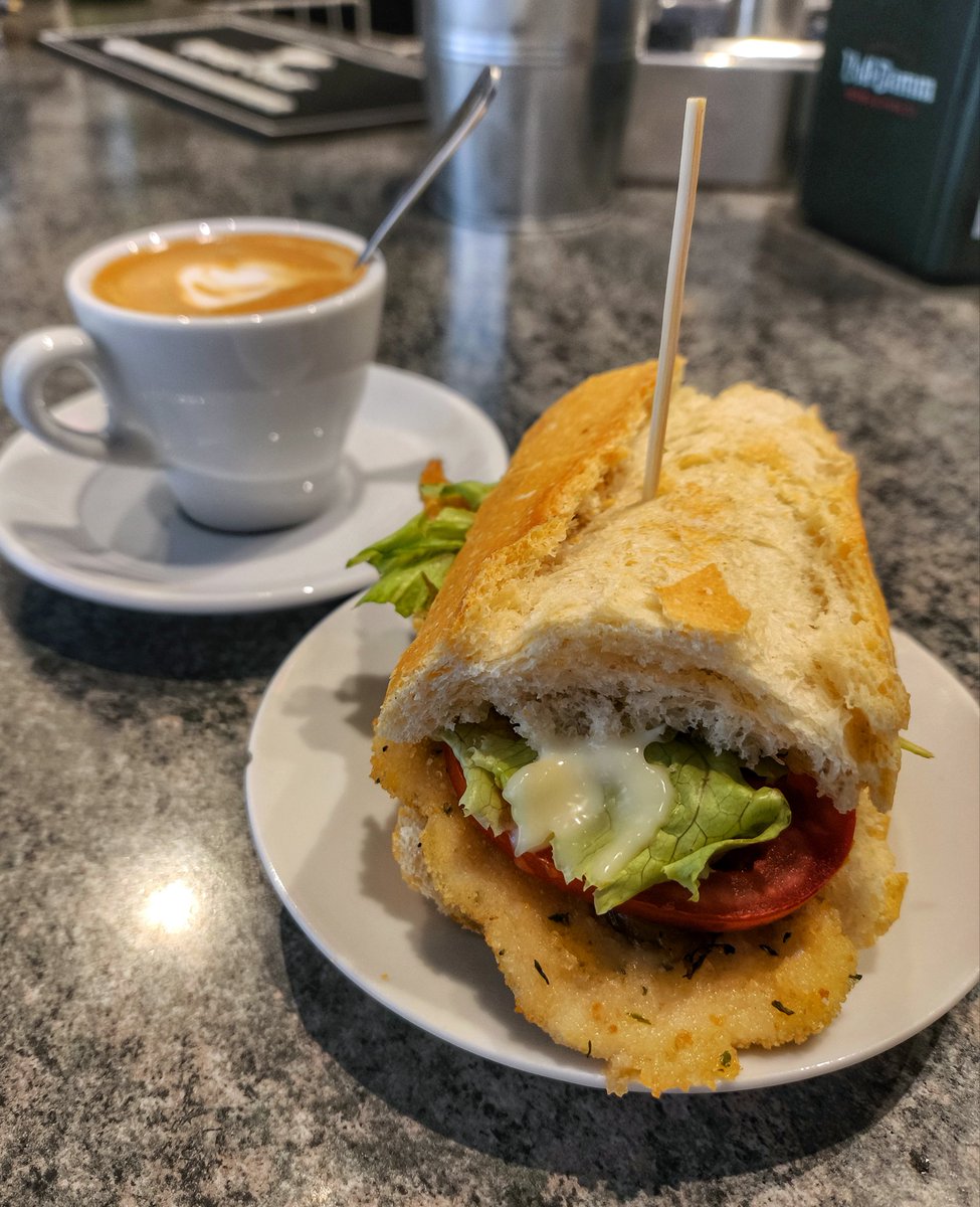 Dana👇 emon behar jako maitte dan askatasunari. #Euskalherria #Bilbo #Bokata #Oilaskopaparra #Tomate #Uraza #Allioli #Lauaxeta