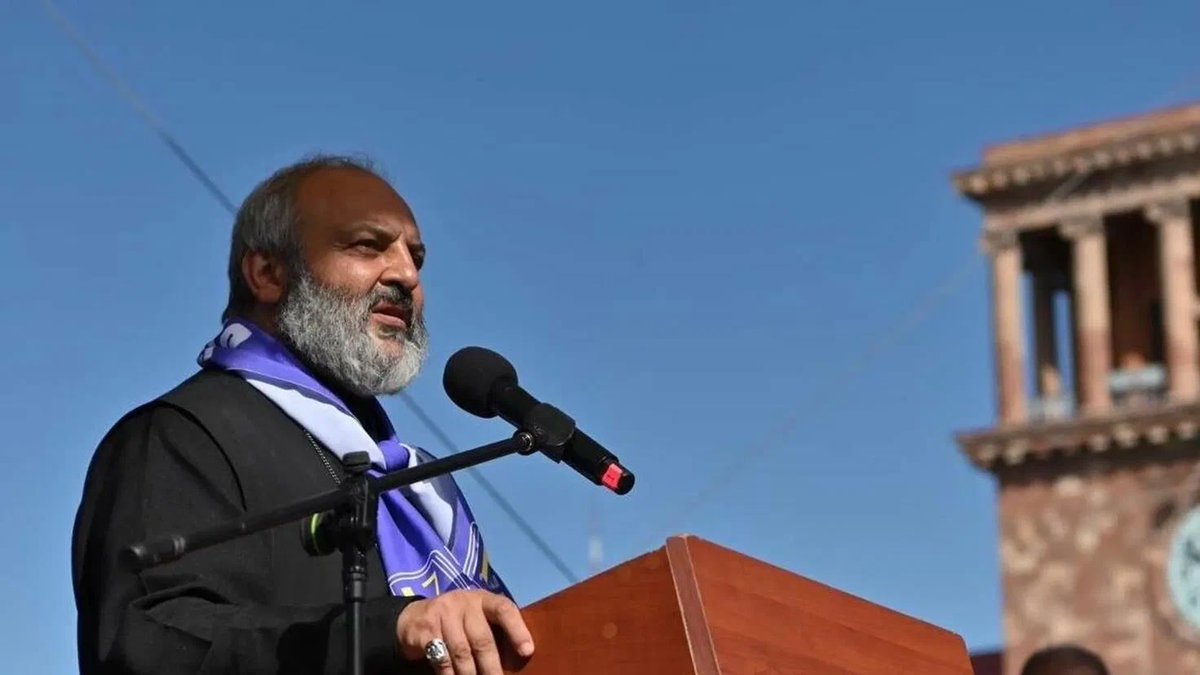 KarinaKarapety8's tweet image. ❗️Law enforcement officers took away the leader of the Holy Struggle movement, Archbishop Bagrat Galstanyan. They also took some papers from his home. Lawyer Hovhannes Khudoyan was not allowed to attend the search.
#Armenia #PoliticalRepression #Opposition #ArmenianChurch