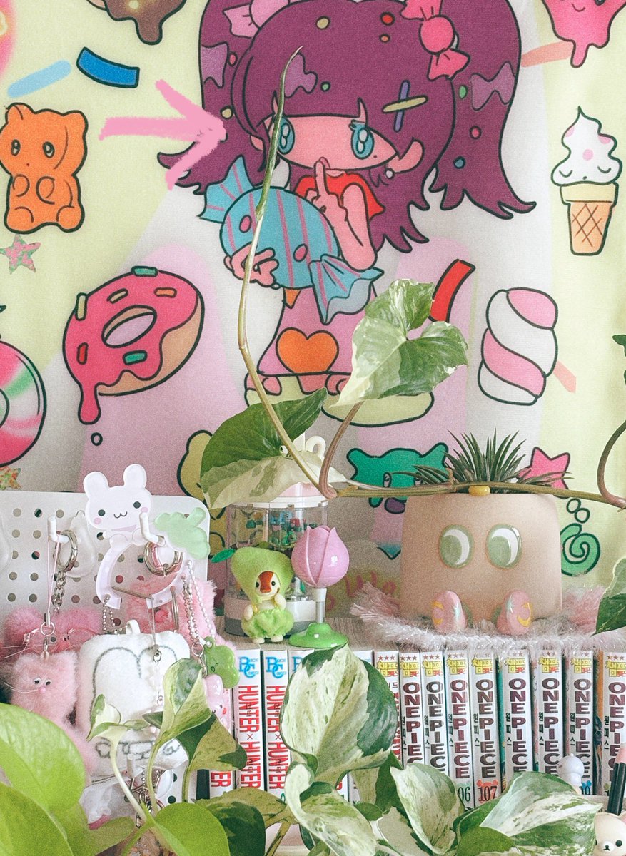 무싱이 왼쪽 화살표부터 오른쪽 화살표까지 영역표시함.. 우리애가 왜이리 잘자라.. 
원래 선반까지 올라오지도않는 애였는데..