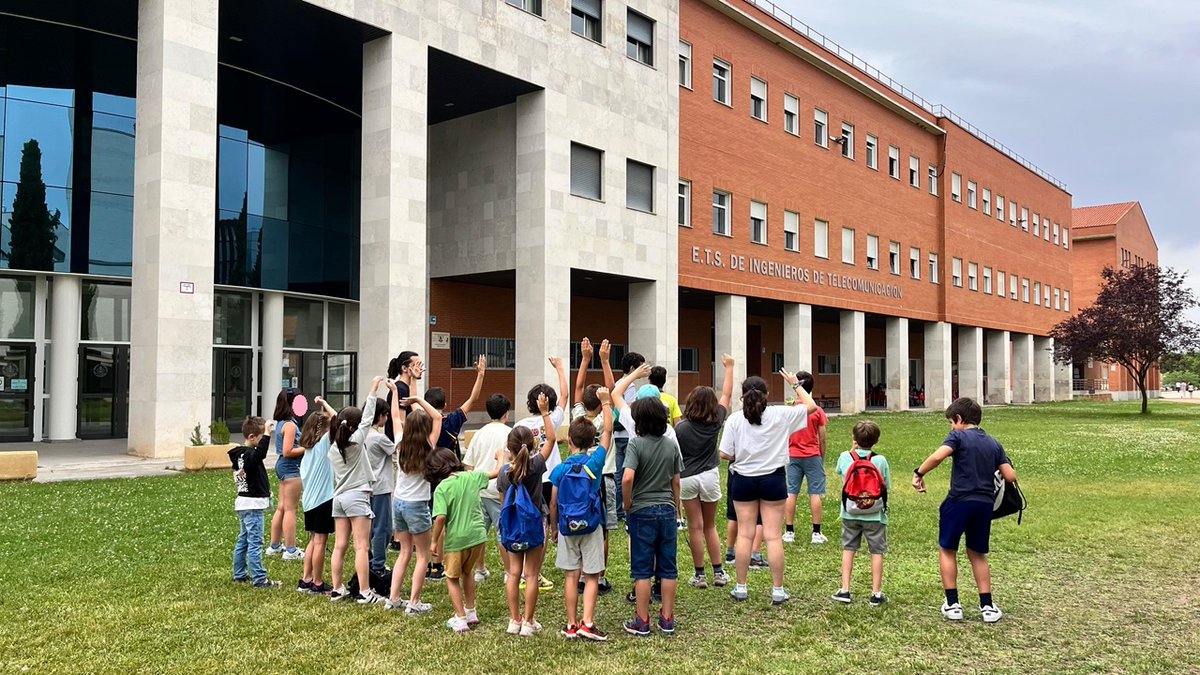 🔛Comienza el Campus Tecnológico de Verano en la <a href="/UVa_es/">Gabinete de Comunicación Universidad de Valladolid</a> 

🧒👧Se espera que más de un centenar de escolares participen en esta iniciativa que acogen los Campus de Valladolid y <a href="/UVaPalencia/">UVa Campus de Palencia</a> 

🆓Aún quedan plazas para algunos turnos: playcodeacademy.com/campus-tecnolo…