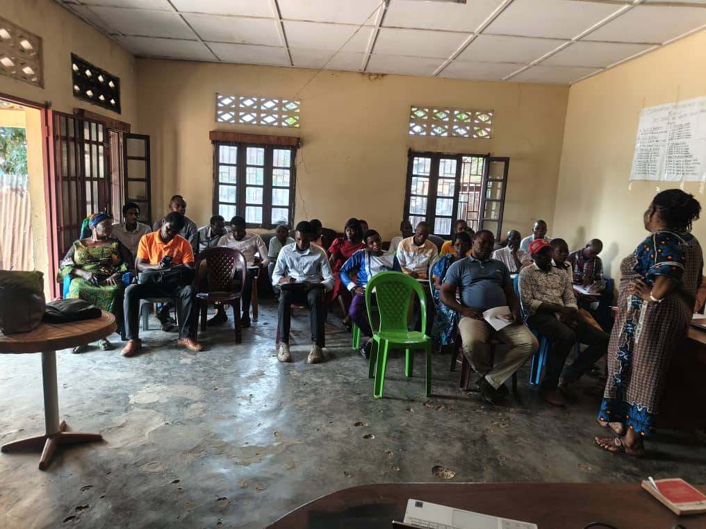 CAFCO RDC (@rdc_cafco) on Twitter photo Cafco a organisé la journée d'échanges avec les leaders des jeunes sur les droits sexuels et reproductifs à Kikwit dans le cadre du projet sharp financé par <a href="/UEenRDC/">UE en RDC🇪🇺</a> <a href="/eannaso/">EANNASO</a> <a href="/RDC_IYAFP/">IYAFP RDC</a> <a href="/MimyMopunga/">mimy MOPUNGA</a> <a href="/MbataEvelyne1/">Mbata Evelyne</a> <a href="/Gisele_Kapinga1/">Gisèle Kapinga</a> <a href="/EmbEspRDC/">Embajada de España en RDC y en RC</a> <a href="/AmbSuisseRDC/">Ambassade de Suisse en RDC</a> Cafco a organisé la journée d'échanges avec les leaders des jeunes sur les droits sexuels et reproductifs à Kikwit dans le cadre du projet sharp financé par <a href="/UEenRDC/">UE en RDC🇪🇺</a> <a href="/eannaso/">EANNASO</a> <a href="/RDC_IYAFP/">IYAFP RDC</a> <a href="/MimyMopunga/">mimy MOPUNGA</a> <a href="/MbataEvelyne1/">Mbata Evelyne</a> <a href="/Gisele_Kapinga1/">Gisèle Kapinga</a> <a href="/EmbEspRDC/">Embajada de España en RDC y en RC</a> <a href="/AmbSuisseRDC/">Ambassade de Suisse en RDC</a>