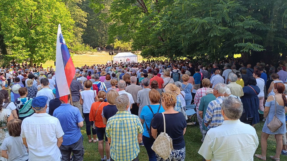 Sveto mašo za domovino v Arboretumu Volčji potok daruje škof Anton Jamnik #prenos