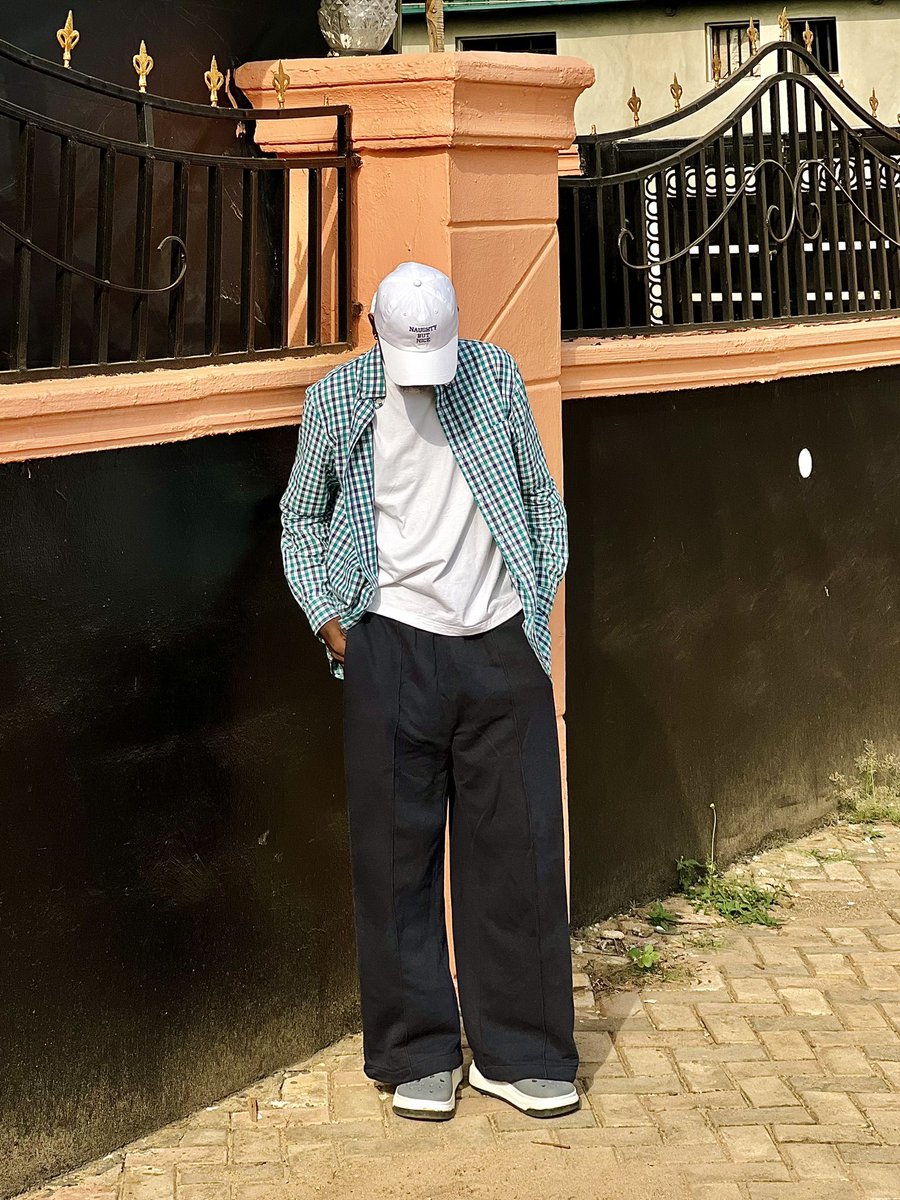 Hello, I’m Alabi thrift clothing personal shopper &amp; an outfit curator. 
Below some fit I curated using thrift clothing. 

My price list in thread,they’re affordable. Pls patronize me &amp; introduce me to your friends. Kindly retweet ❤️