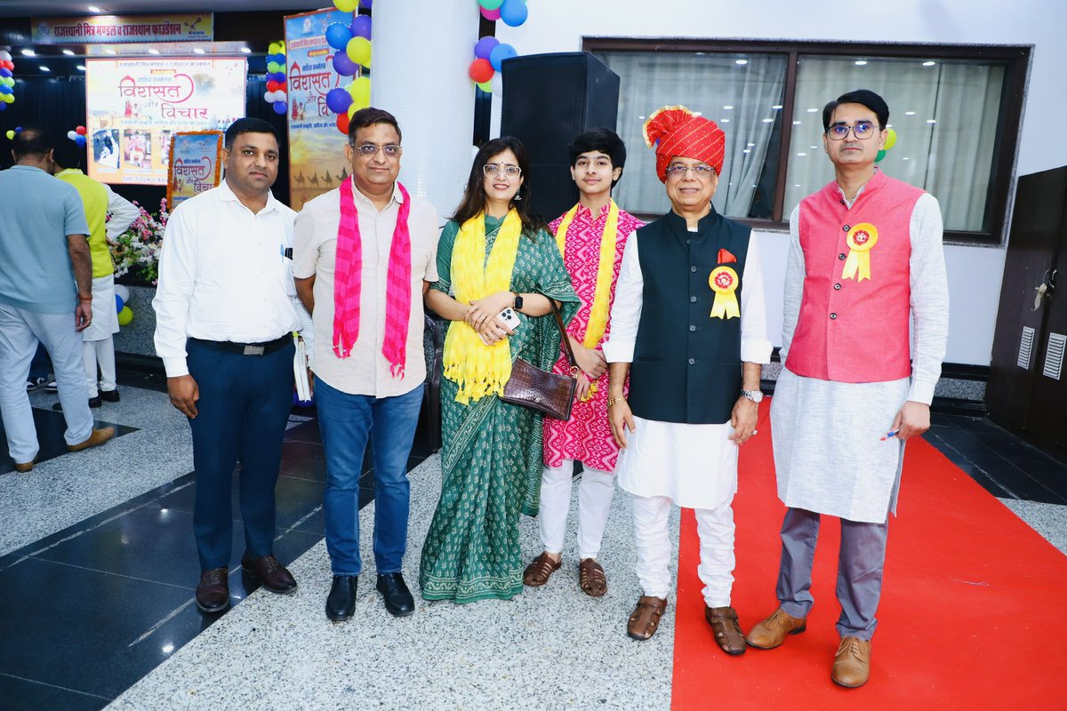 DrMeenaJangid's tweet photo. राजस्थान फाउंडेशन और राजस्थान मित्रमंडल, दिल्ली के संयुक्त तत्वावधान में आयोजित साहित्यिक सांस्कृतिक समारोह में  केन्द्रीय मंत्री श्री अर्जुनराम मेघवाल, राजस्थान के राज्य मंत्री श्री के के विश्नोई, रेज़िडेंट कमिश्नर आईएएस डॉ मनीषा अरोड़ा द्वारा मिले सम्मान के साथ पैनल चर्चा  भाग लेकर पर्यावरणीय परंपराओं के संवर्धन में प्रवासी राजस्थानियों की भूमिका  पर विचार ���खे।
इसी अवसर पर राजस्थान फांउ��ेशन के दिल्ली चैप्टर का भी शानदार आग़ाज़ हुआ और डॉ रामावतार किला जी को प्रथम अध्यक्ष नियुक्त किया गया। #राजस्थान_मित्र_मंडल का अशेष आभार। #RajasthanFoundation #Rajasthan #Rajasthani