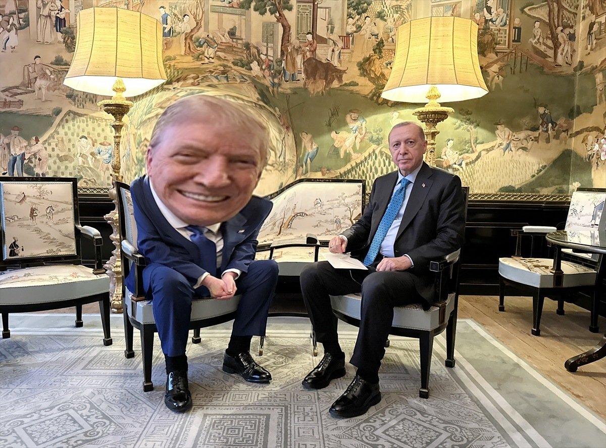 Önemli bir görüşmede karşısındakine sempatik görünmeye çalışan o kişi 🤣