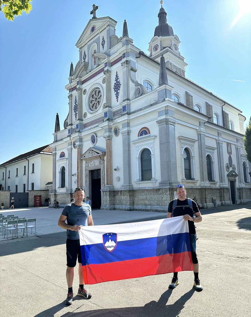 Vse najboljše, Slovenija! 🇸🇮

Peš iz Vranskega na Brezje! 73km💪