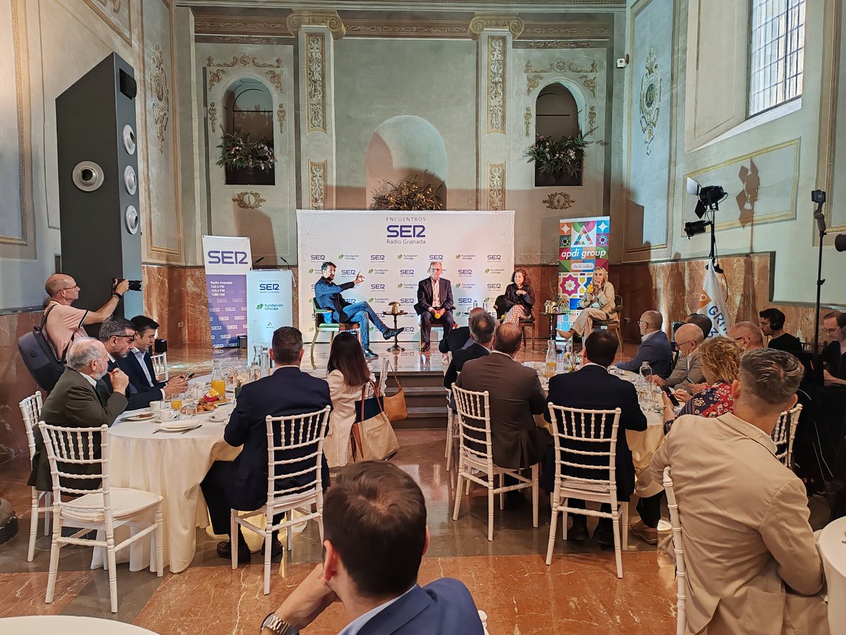 Hoy estamos en los #EncuentrosSER de <a href="/radiogranada/">Radio Granada</a>   y <a href="/FundUnicaja/">Fundación Unicaja</a> sobre la candidatura de Granada a la Capitalidad Cultural.