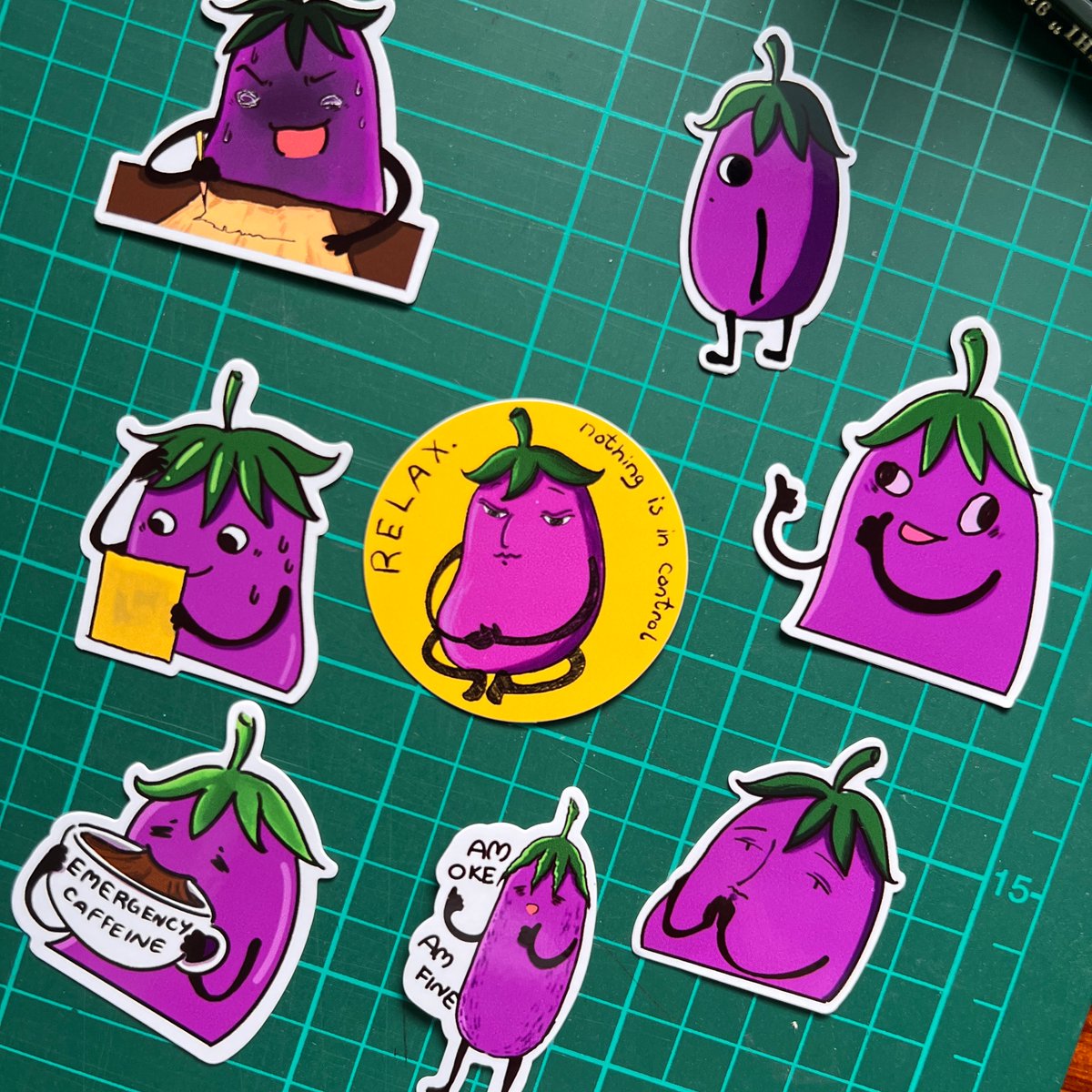 #IFEXPO25  รอบนี้สติ๊กเกอร์ใหม่จะเยอะๆหน่อยแหละค่ะ ~
มีเซทคาแรคเตอร์ใหม่ น้องกุ้งพุ่งชน! 🦐กับมะเขือม่วงหน้ามีม~🍆 เป็นตัวแสดงความนัยจัยของชาวพนง.ออฟฟิศฮะ----