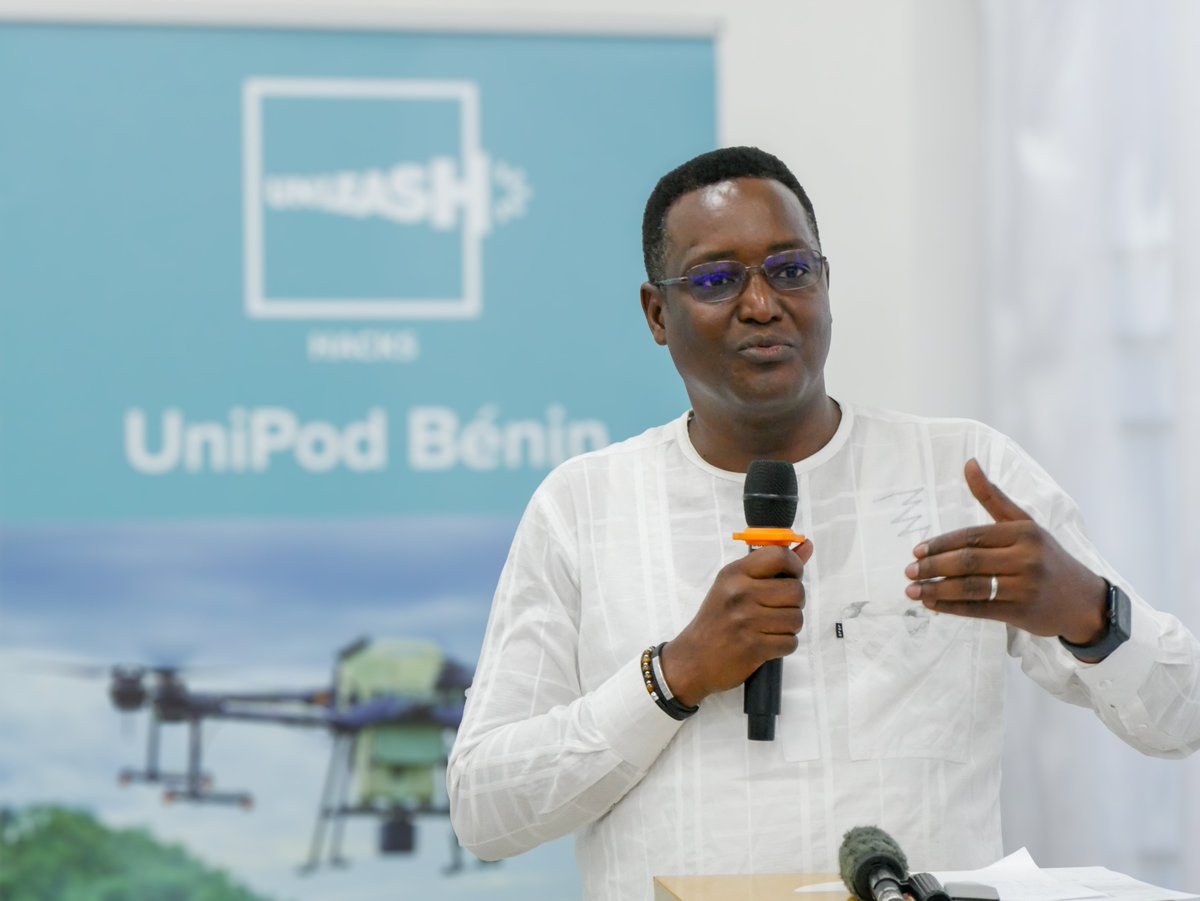 PNUDBenin's tweet photo. 👏 Bravo aux 3 équipes, qui sortent du lot au #unleashhack après 48 h d'activités !
🥇 E-AGRIVALOR
🥈AGRI-INTELLECT
🥉 Green Force
Des solutions pour une agriculture plus durable, intelligente & résiliente !
#ODD2 #ODD9 #ODD12 #UniPod https://t.co/Tjq7xdPLfo