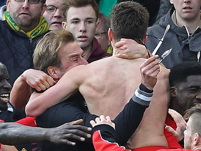 michael_reid11's tweet image. Adam Lallana at #LFC
178 apps
117 starts
97 wins
22 ⚽️
21 🅰️
1x Premier League winner
1x Champions League winner
1x Super Cup winner
1x Club World Cup winner
1x pair of Klopp's glasses broken