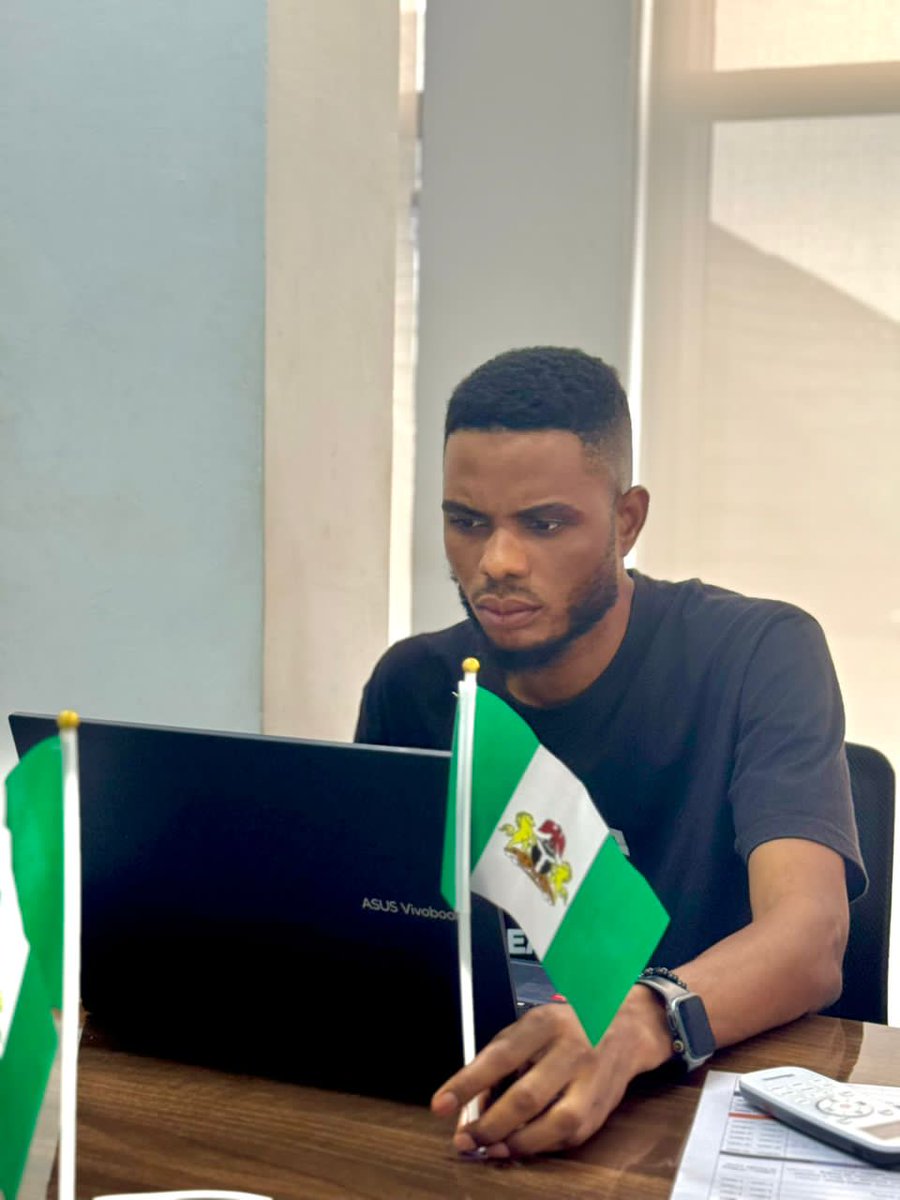 QuickPrintShopN's tweet image. Today, we are giving the spotlight to our dedicated workers. Their dedication is what gets the wrork done and keep out customers happy. Love you, Team QPS
--------
Call/WhatsApp US: 08158848484
09022228280
08033338484 
--------
#PrintInProgress #QuickPrintMagic #ClientWork…