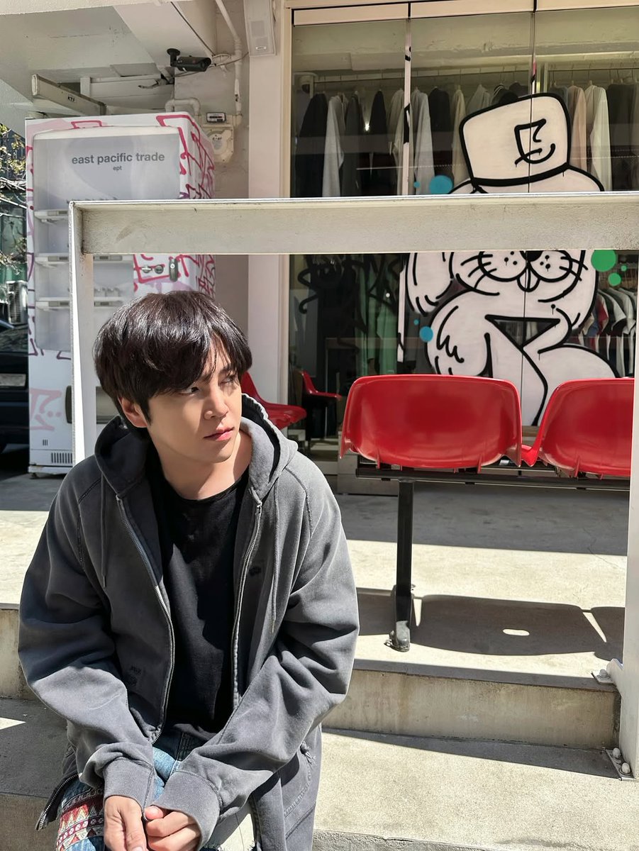 チャン・グンソク、座ってるだけでグラビア…さわやかな日常（動画あり